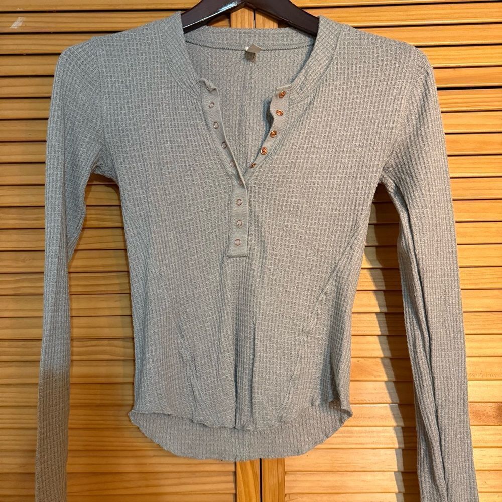 Free people  Light Gray Long Sleeve Top XS - Picture 2 of 5